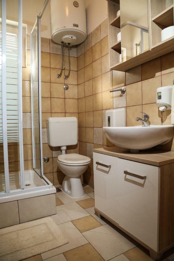 Matea Apartments Milna ミルナ エクステリア 写真