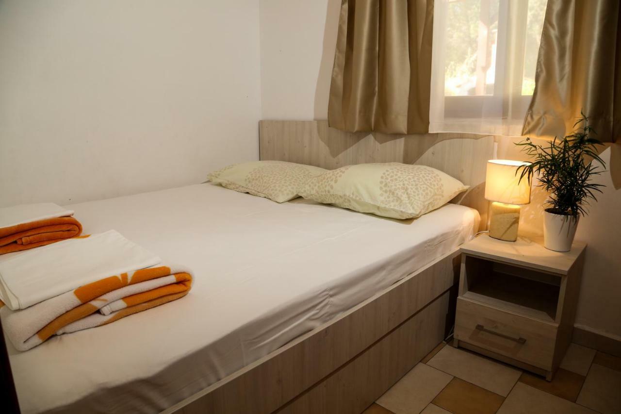 Matea Apartments Milna ミルナ エクステリア 写真