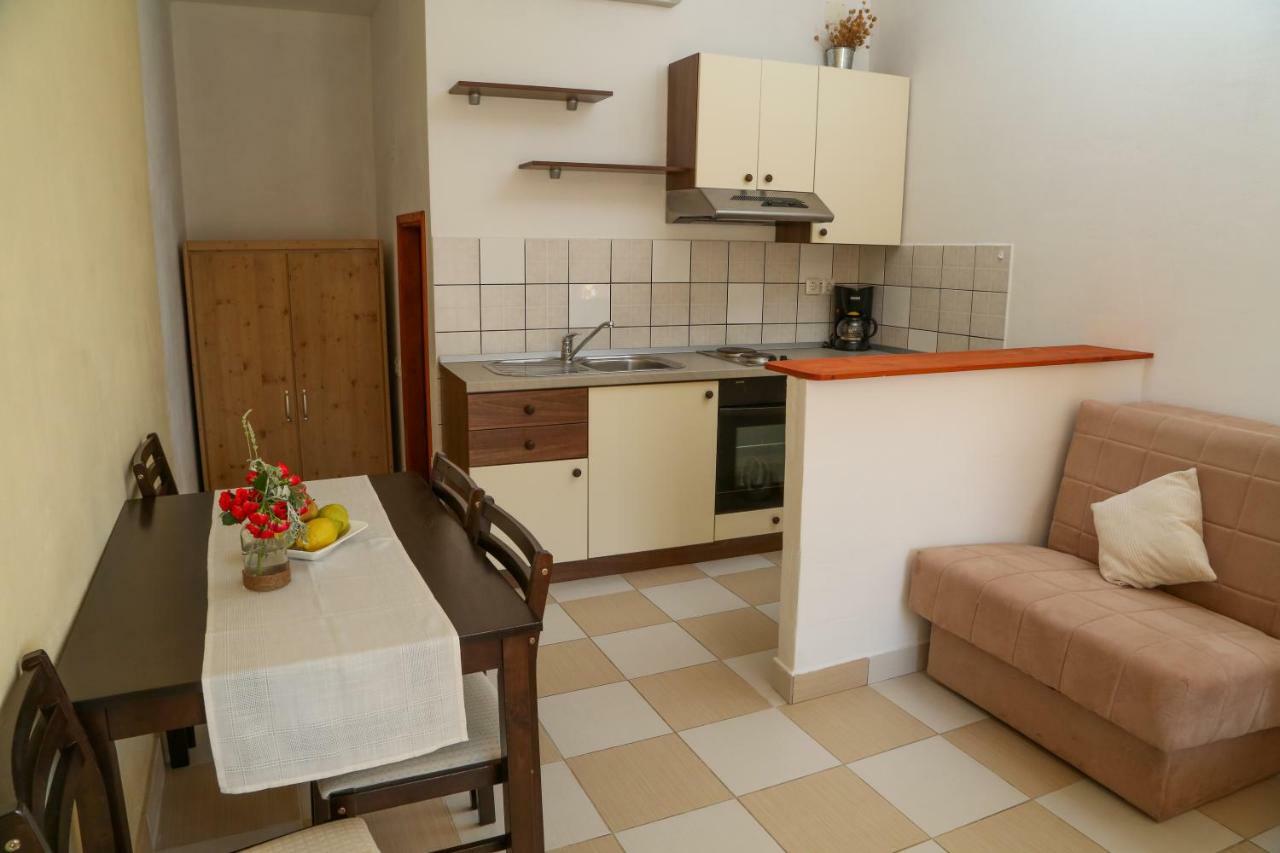Matea Apartments Milna ミルナ エクステリア 写真